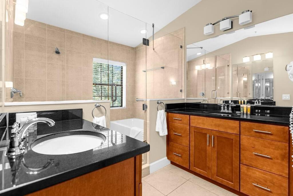 Vibrant 4br Family Townhome 1 Mile From World And Springs Holiday home *