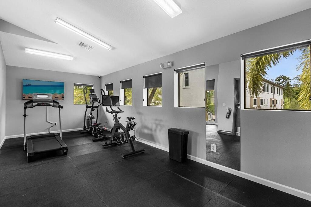 Vibrant 4br Family Townhome 1 Mile From World And Springs Holiday home Orlando