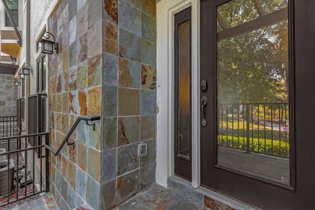 Vibrant 4br Family Townhome 1 Mile From World And Springs Holiday home *