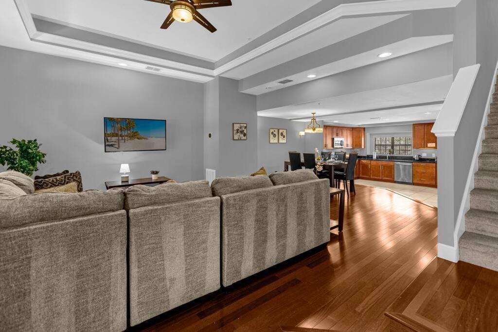 Vibrant 4br Family Townhome 1 Mile From World And Springs Orlando