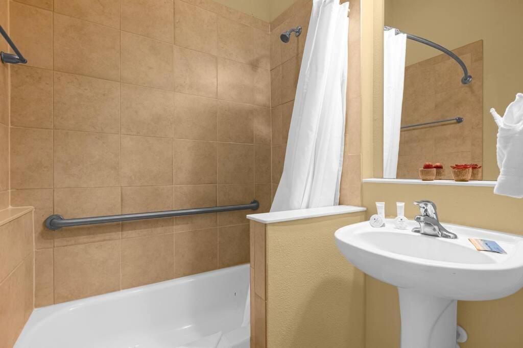 Cozy 4br Family Townhouse In Wonderful Area Holiday home