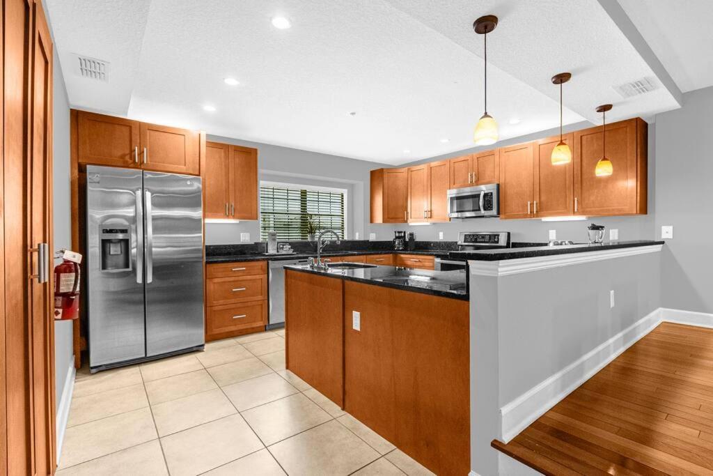 Holiday home Charming 4br Family Townhouse Inside Area *