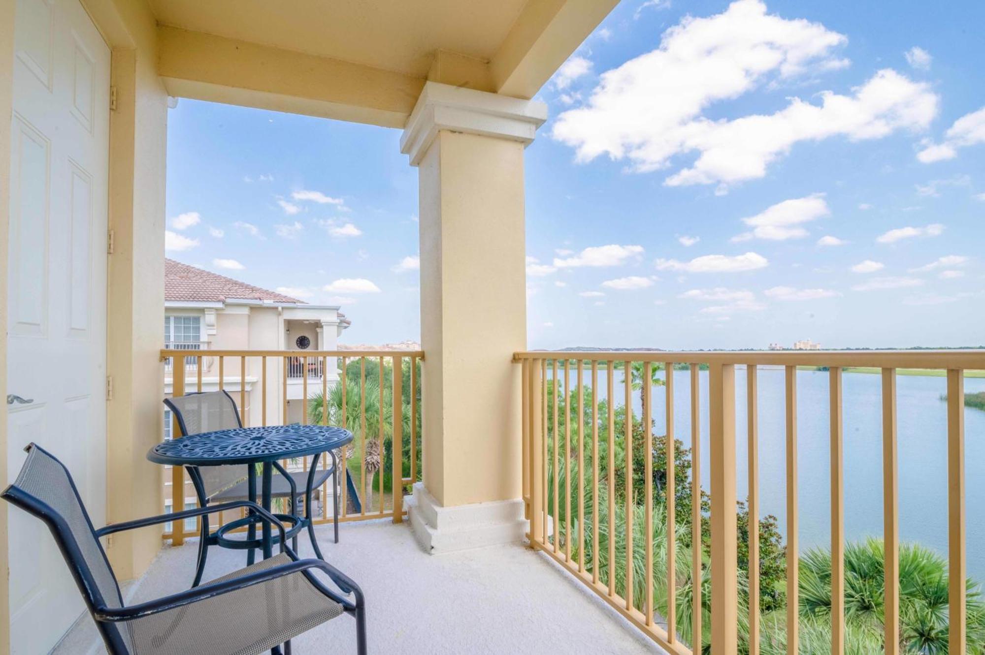 Vista Cay Lakeview Penthouse: Luxurious Near Theme Parks Apartment Orlando