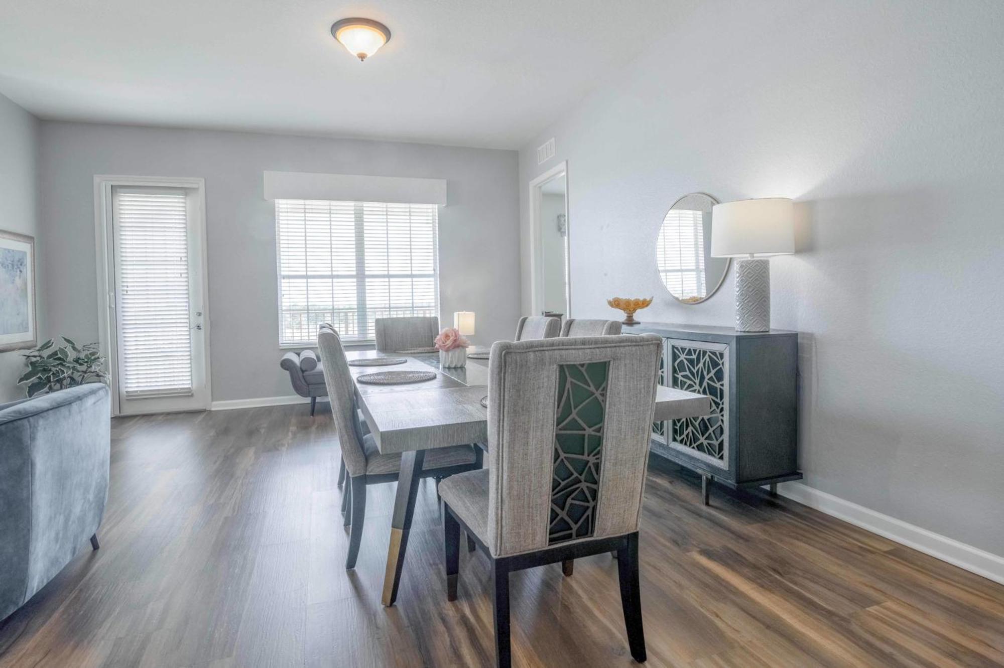 Vista Cay Lakeview Penthouse: Luxurious Near Theme Parks Apartment Orlando