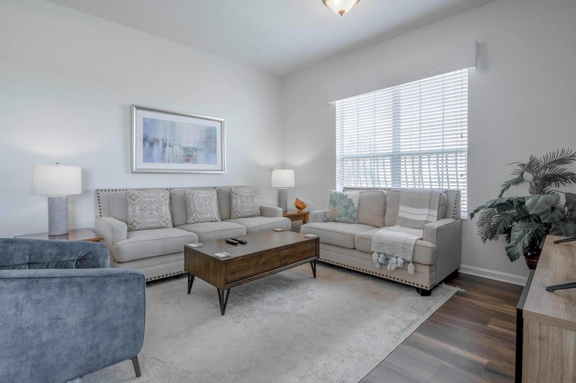 Apartment Vista Cay Lakeview Penthouse: Luxurious Near Theme Parks Orlando