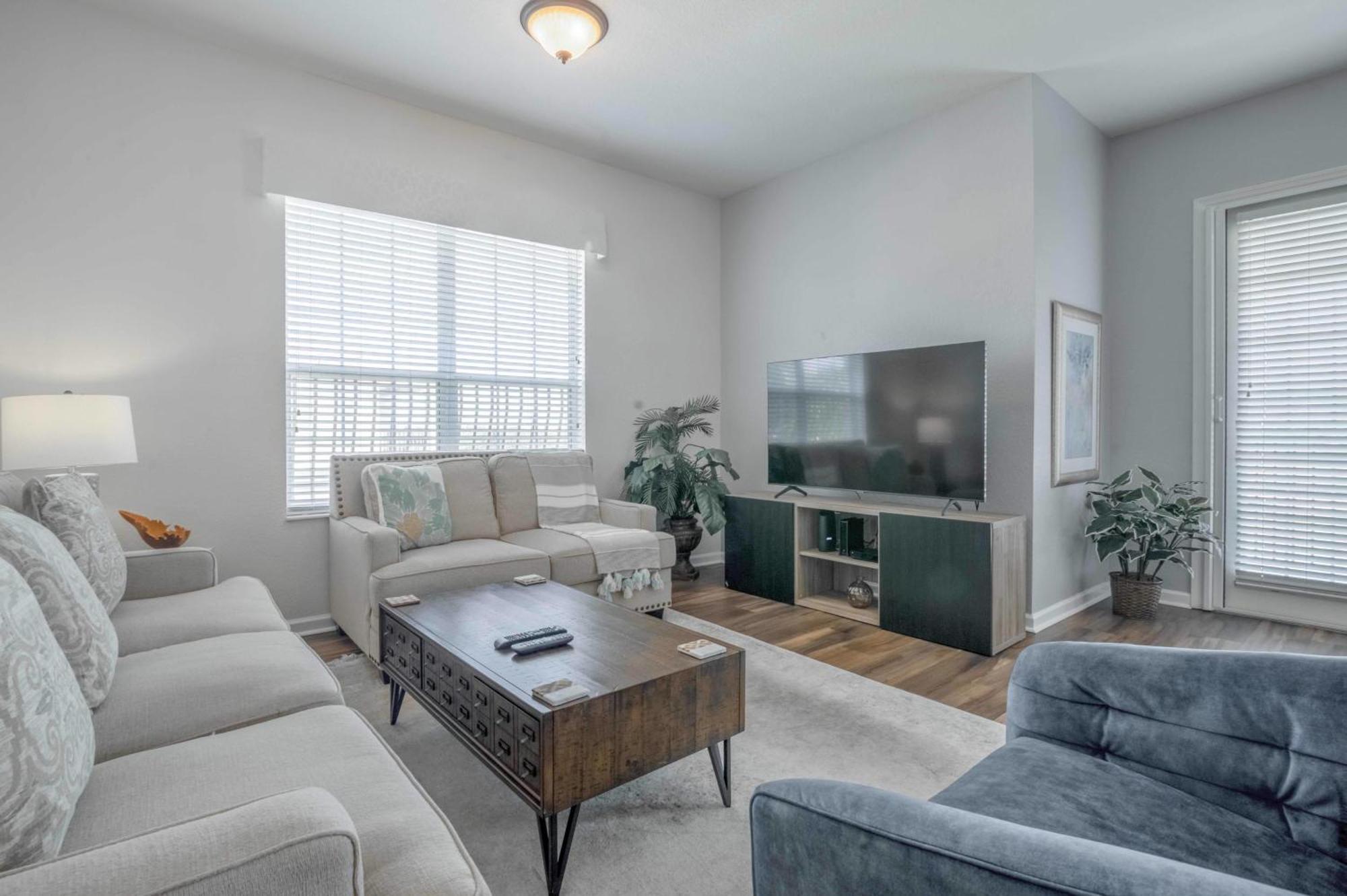 Apartment Vista Cay Lakeview Penthouse: Luxurious Near Theme Parks *