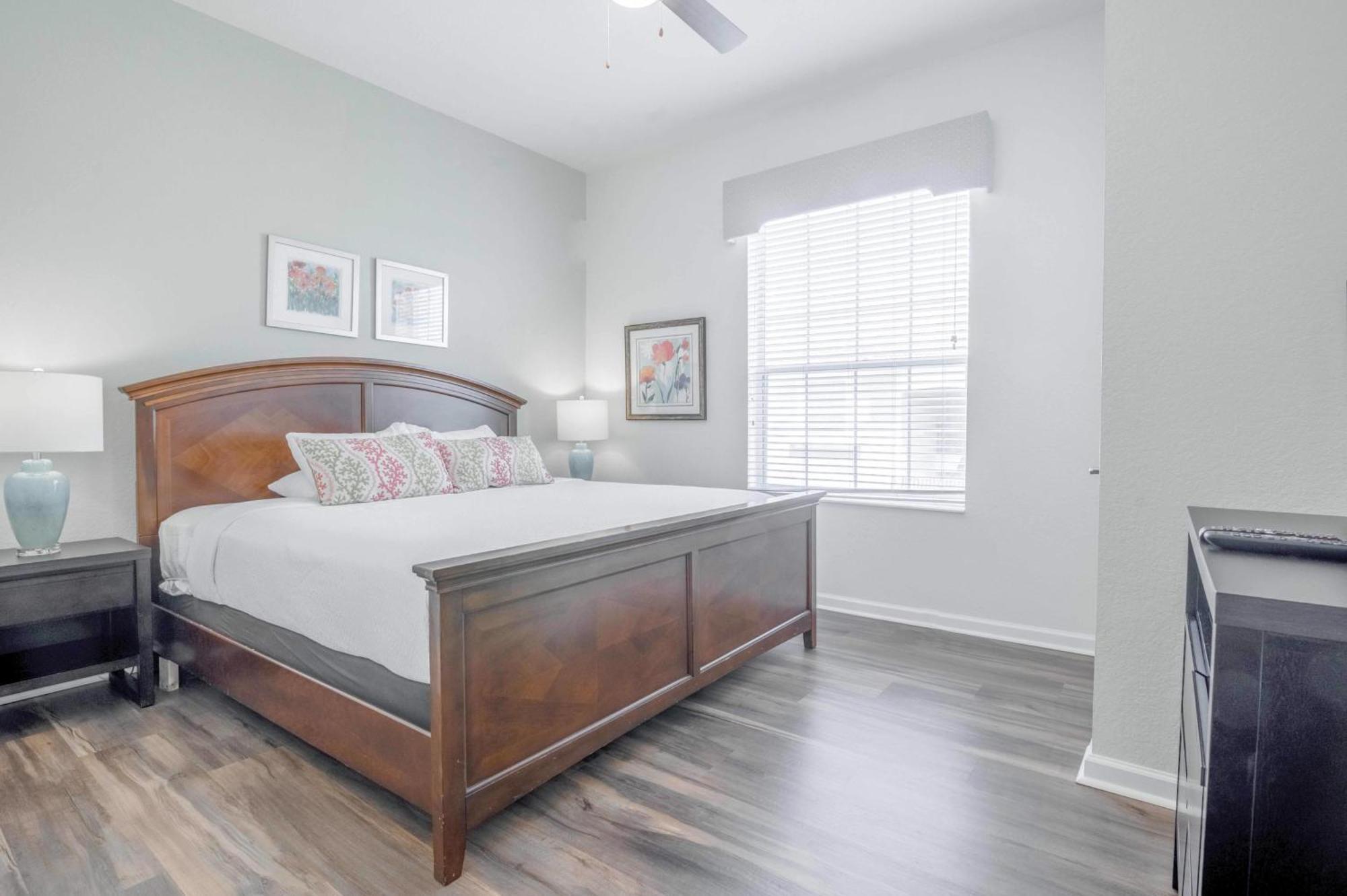 Apartment Vista Cay Lakeview Penthouse: Luxurious Near Theme Parks Orlando