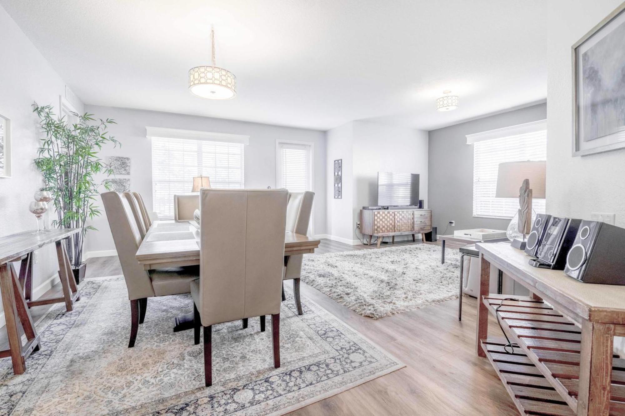 New! Gorgeous Vista Cay Luxury Secret Near Theme Parks, And Walk To The Convention Center Apartment *