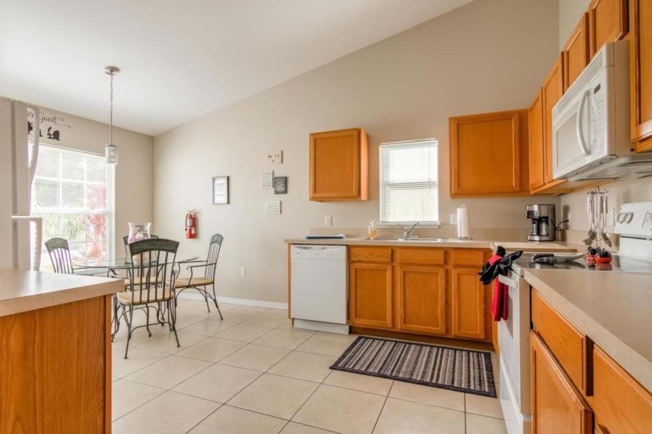 Family Friendly Private Pool Near Holiday home *