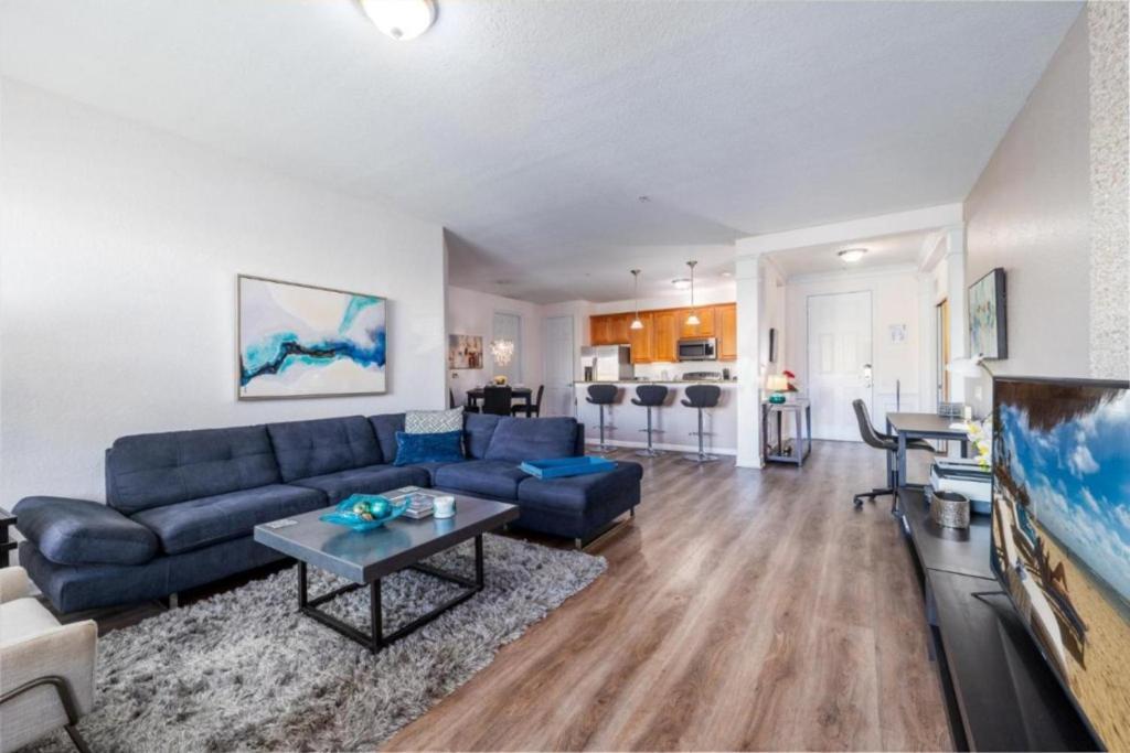 Stylish Vista Cay Luxury Diamond Next To Pool Near Theme Parks And Walk To The Convention Center Holiday home Orlando