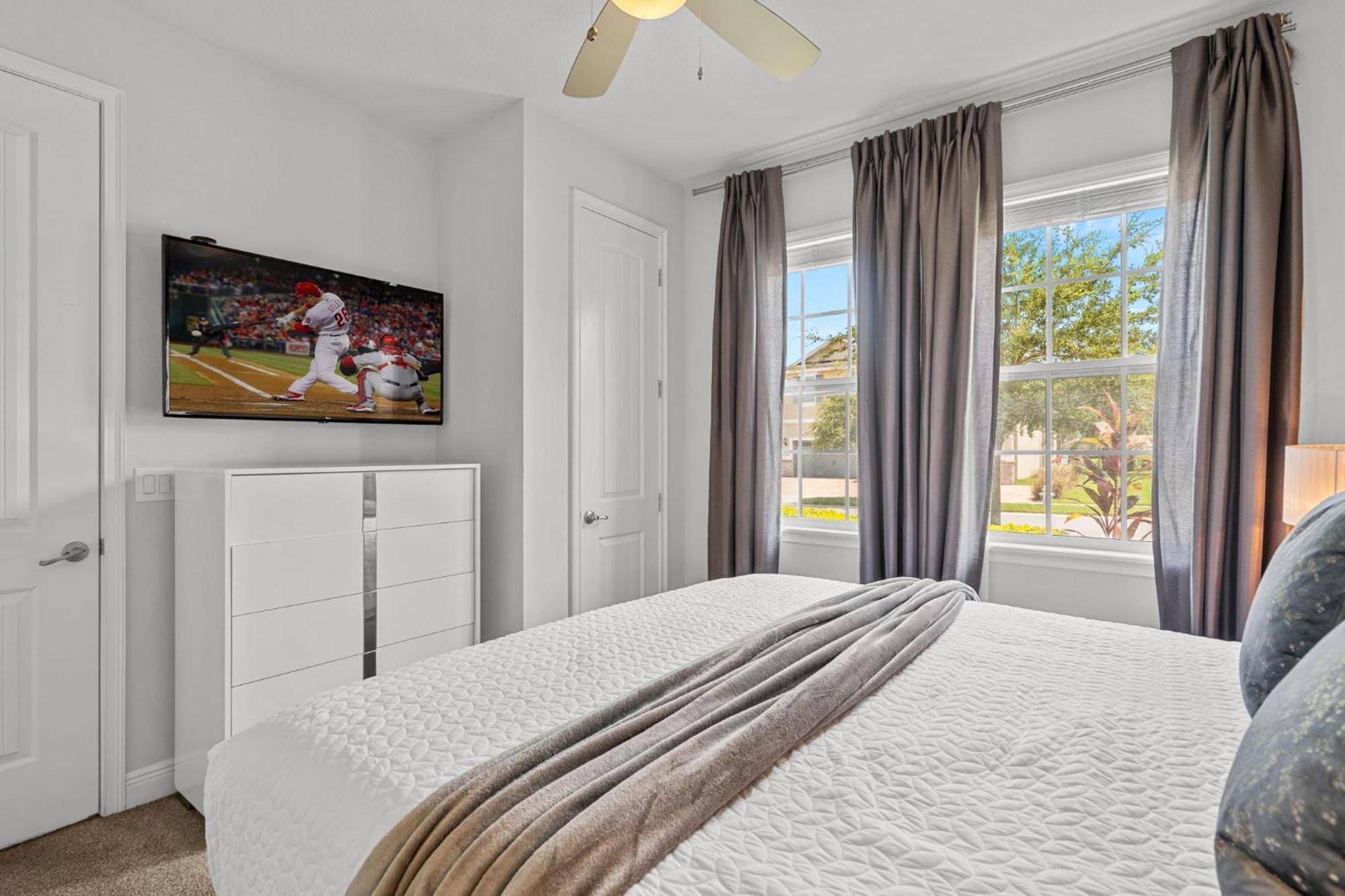 8 Bedrooms- 8 Bathrooms- Encore 7714fd Holiday home