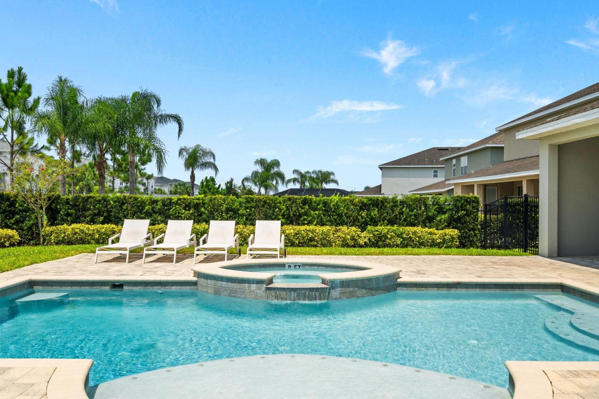 8 Bedrooms- 8 Bathrooms- Encore 7714fd *