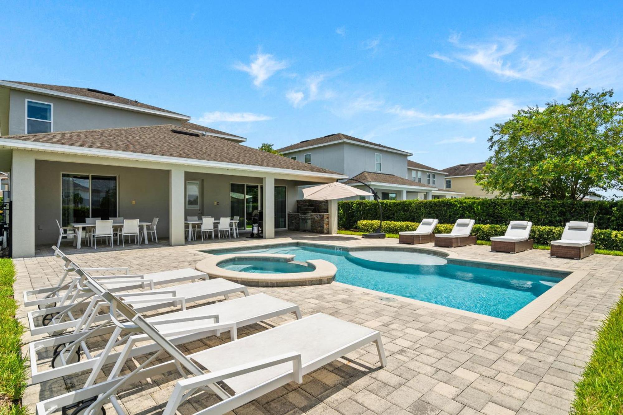 8 Bedrooms- 8 Bathrooms- Encore 7714fd