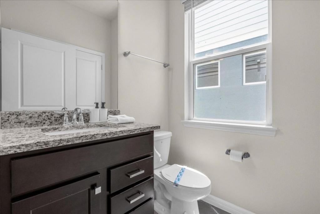 7 Bedrooms- 5,5 Bathrooms- Windsor Cay 1261 Er *
