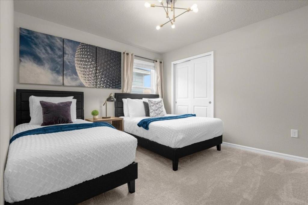 7 Bedrooms- 5,5 Bathrooms- Windsor Cay 1261 Er *