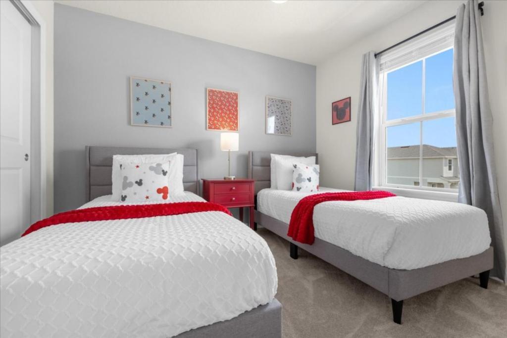 7 Bedrooms- 5,5 Bathrooms- Windsor Cay 1261 Er Orlando