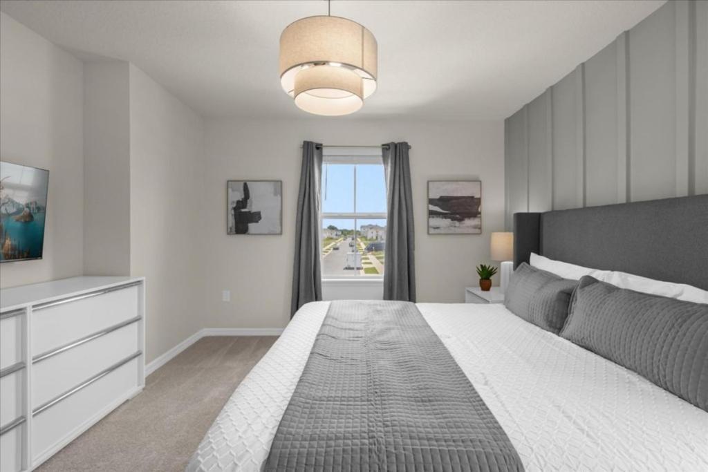 7 Bedrooms- 5,5 Bathrooms- Windsor Cay 1261 Er *