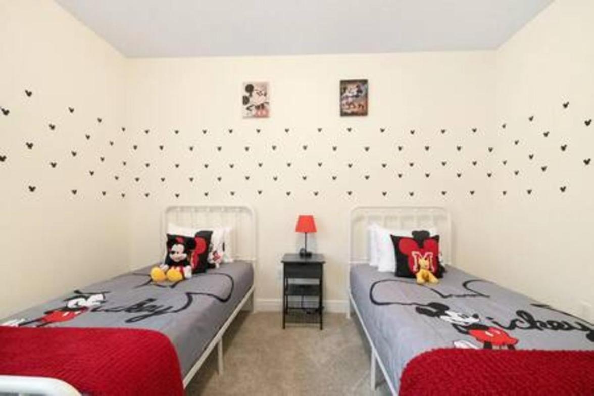 Holiday home Fantastic With Heated Pool Bbq Grill