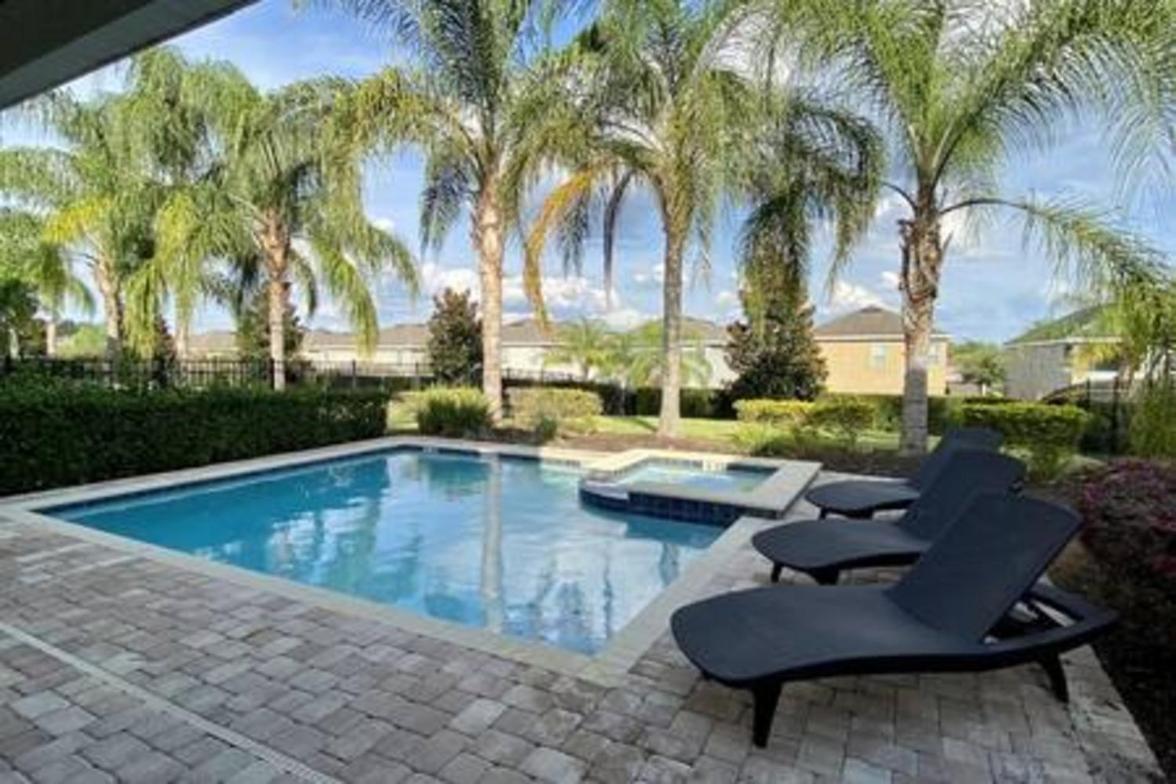 Holiday home Fantastic With Heated Pool Bbq Grill *