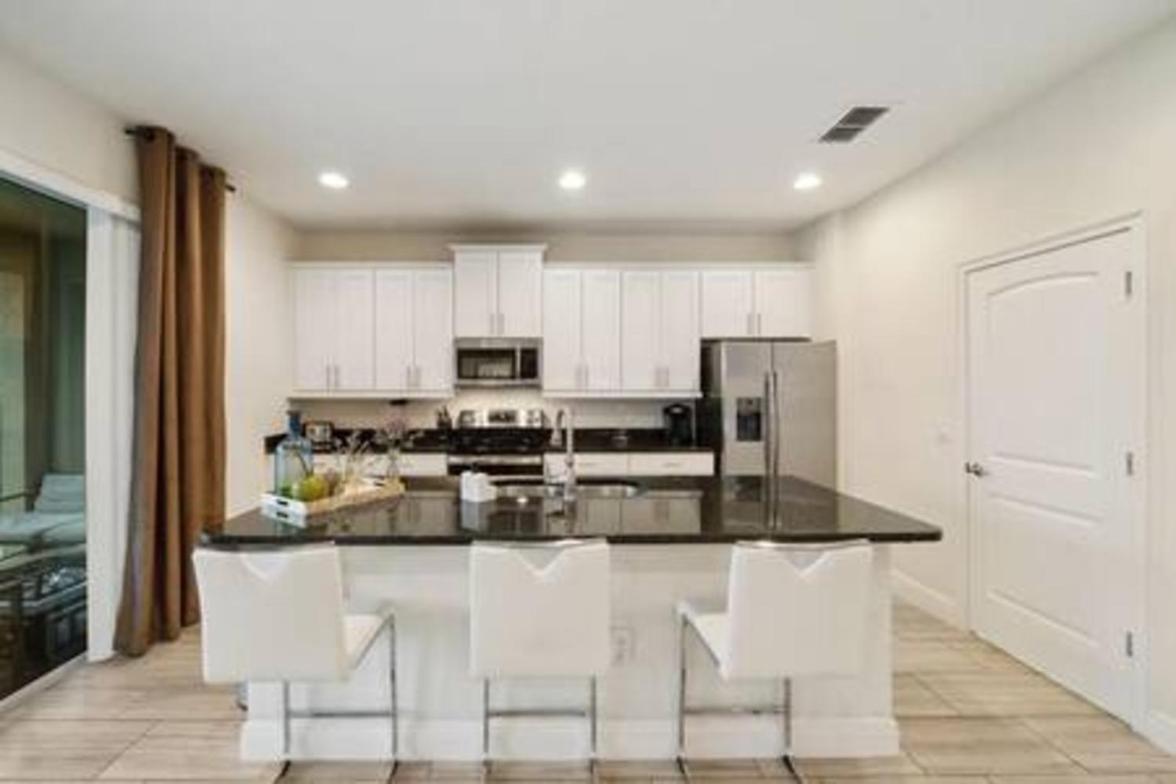 Holiday home Fantastic With Heated Pool Bbq Grill *
