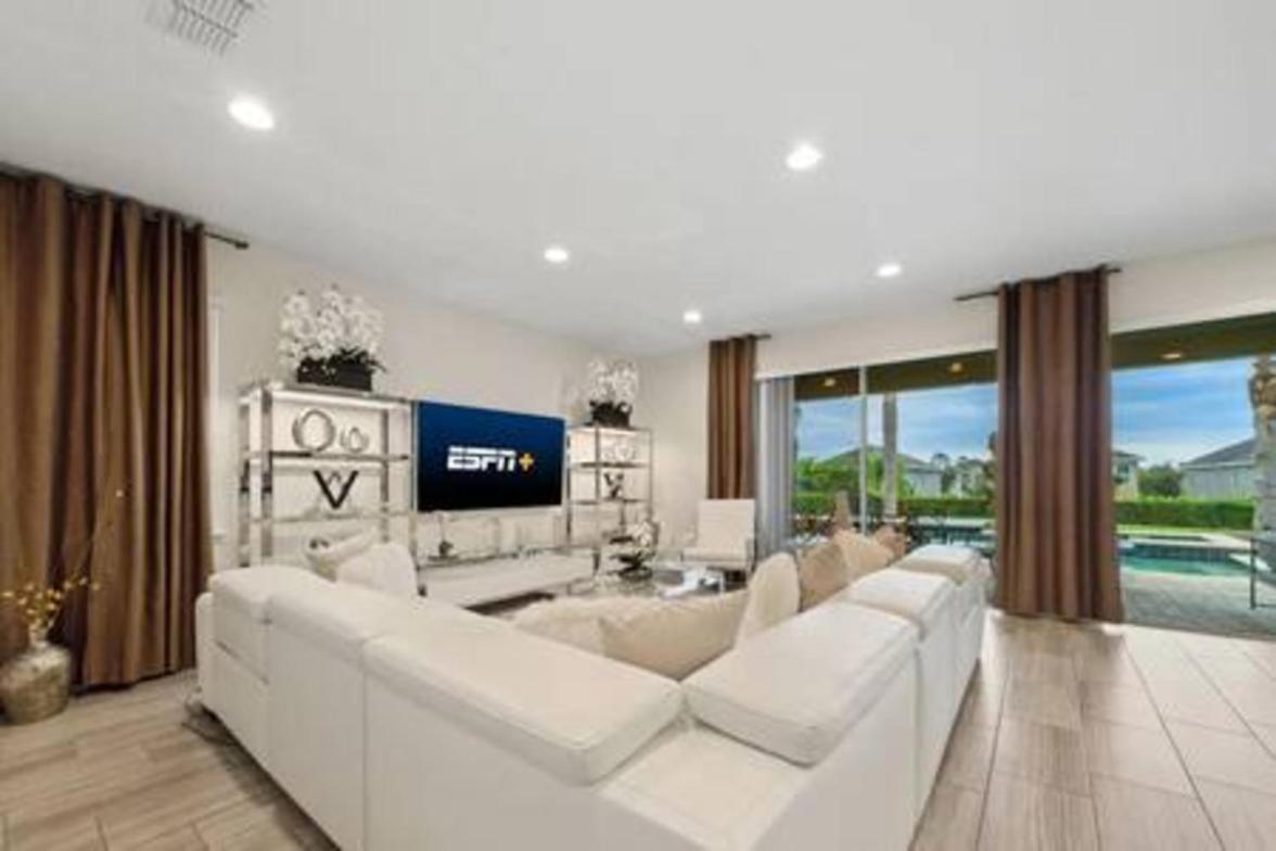 Holiday home Fantastic With Heated Pool Bbq Grill