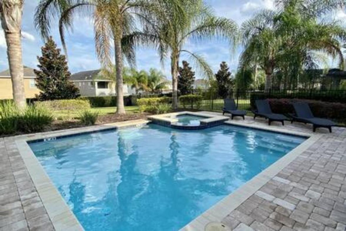 Fantastic With Heated Pool Bbq Grill Holiday home