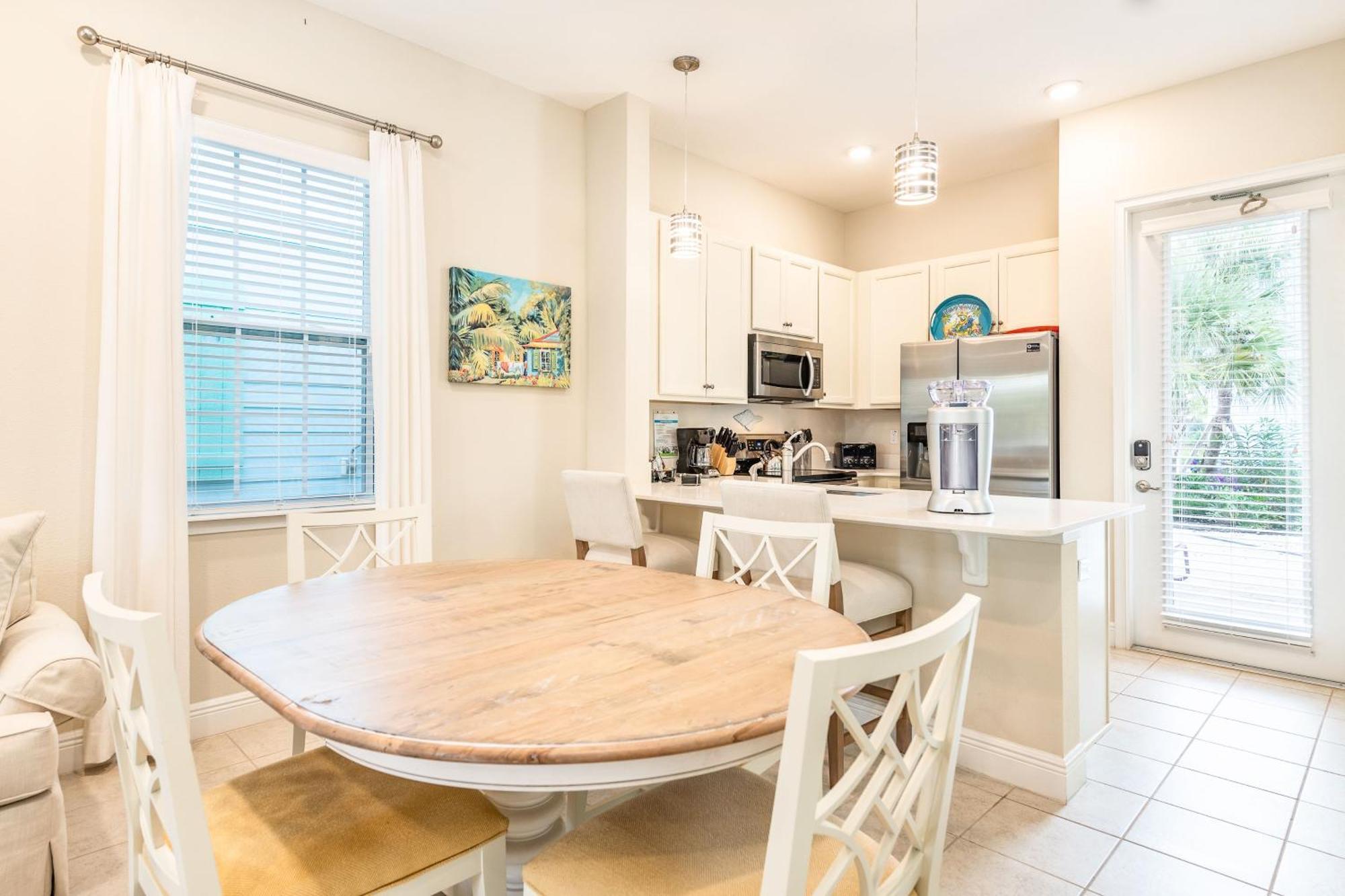Sunny Yellow Near With Margaritaville Access - 3075kl