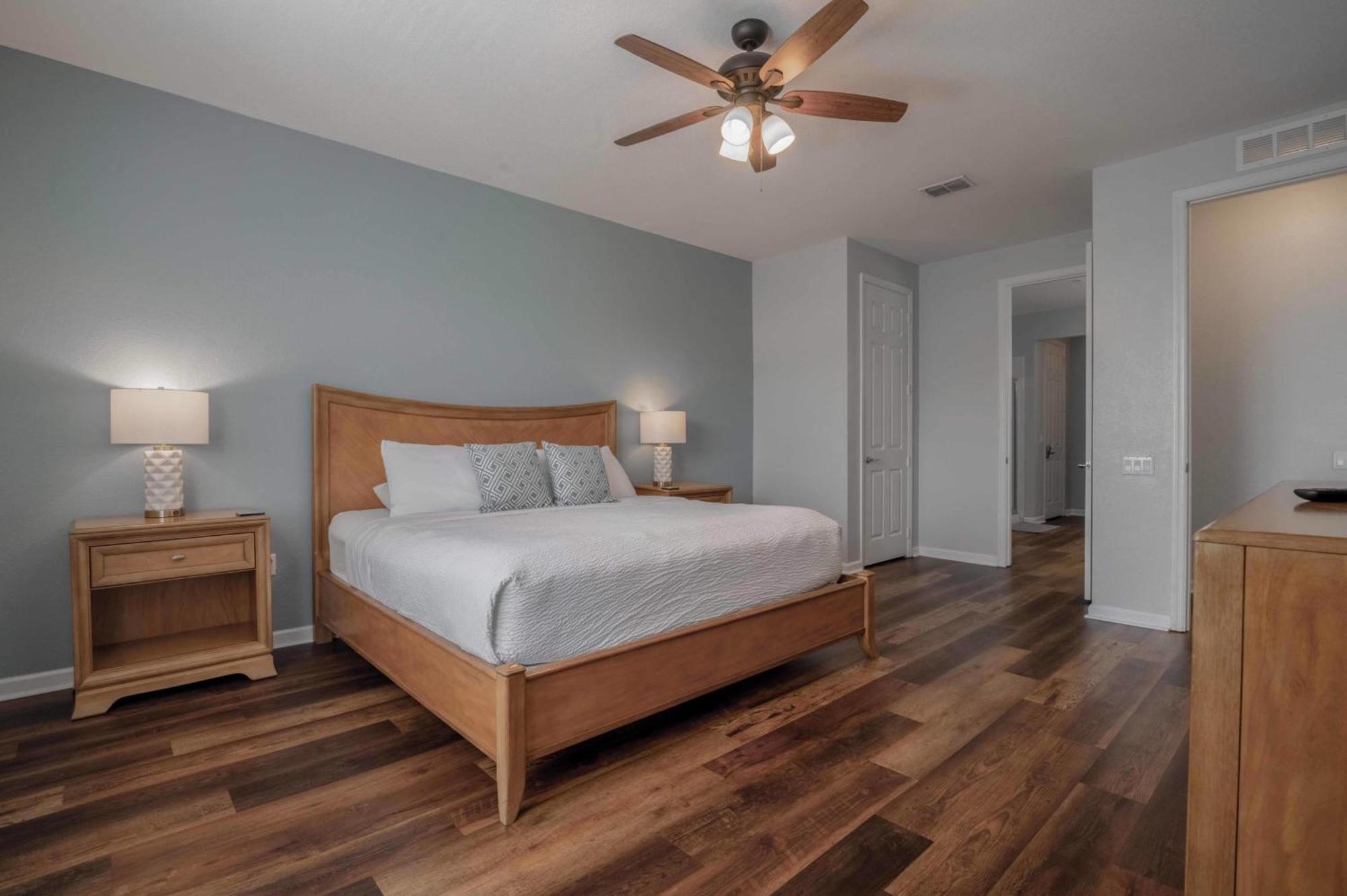 New! Stunning Vista Cay Luxury Near Theme Parks, And Walk To The Convention Center Apartment *