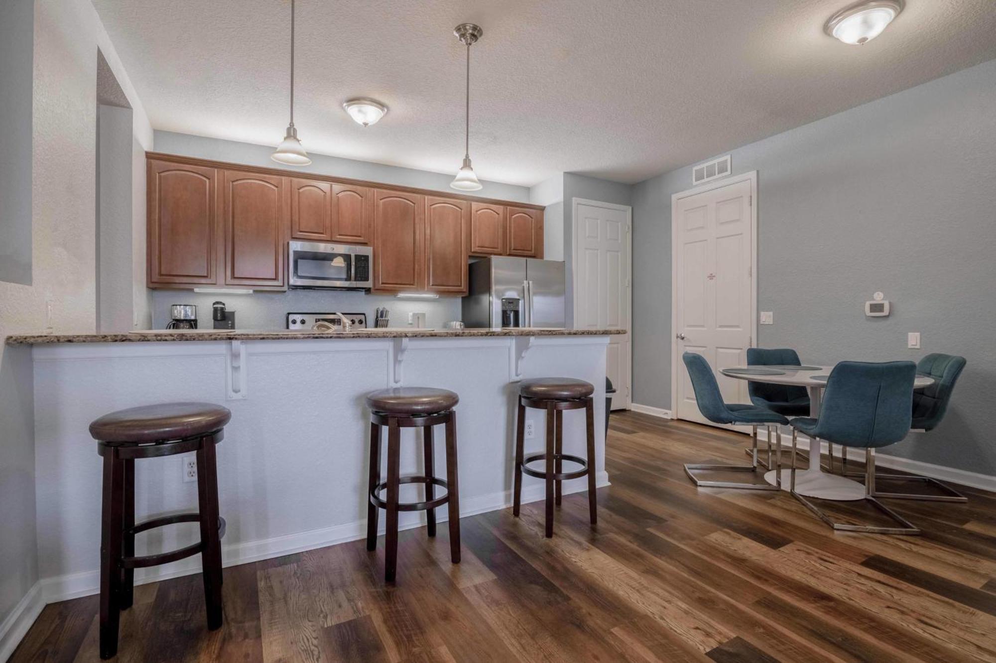 Apartment New! Stunning Vista Cay Luxury Near Theme Parks, And Walk To The Convention Center *