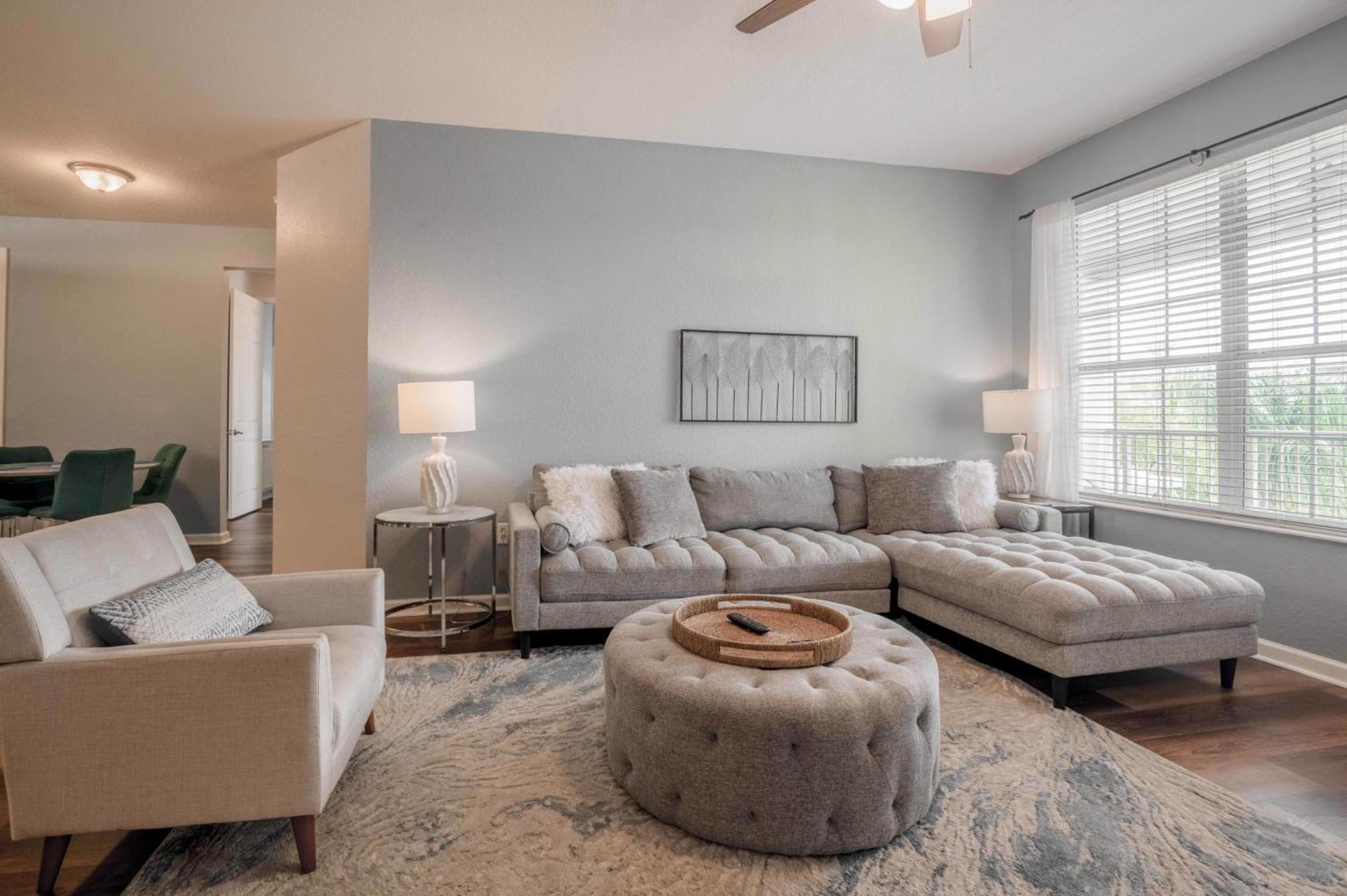 New! Stunning Vista Cay Luxury Near Theme Parks, And Walk To The Convention Center Apartment Orlando