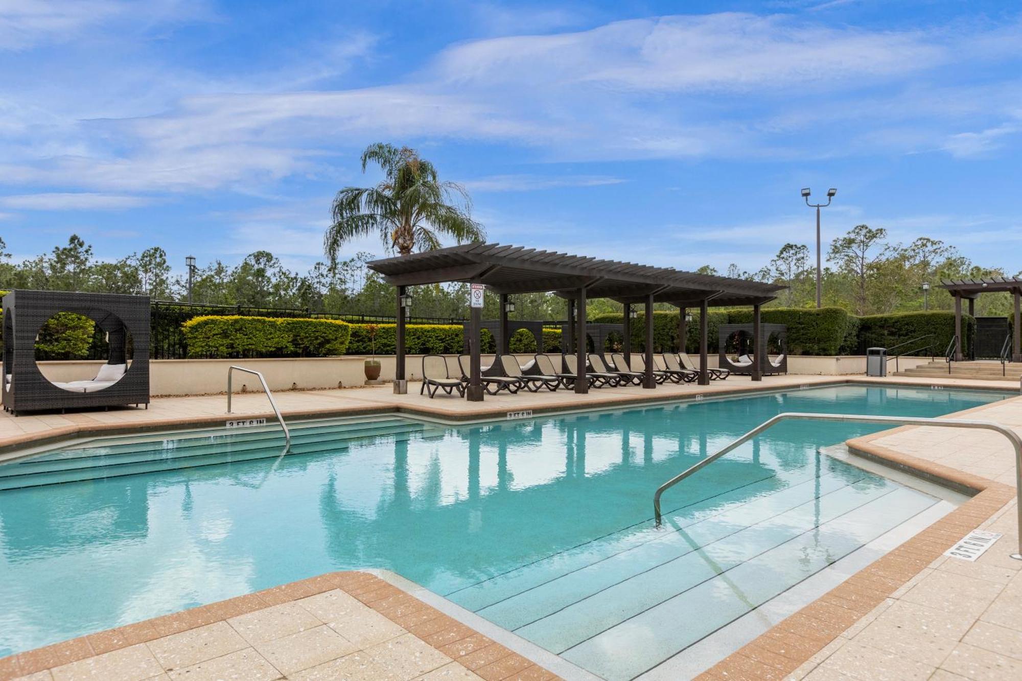 4br Family Townhouse In - With Pool, Gym, Games, & Jacuzzi * Orlando