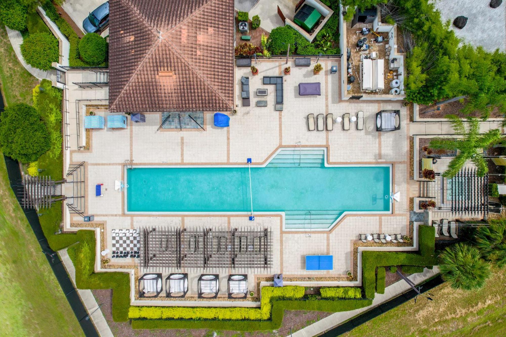 4br Family Townhouse In - With Pool, Gym, Games, & Jacuzzi *