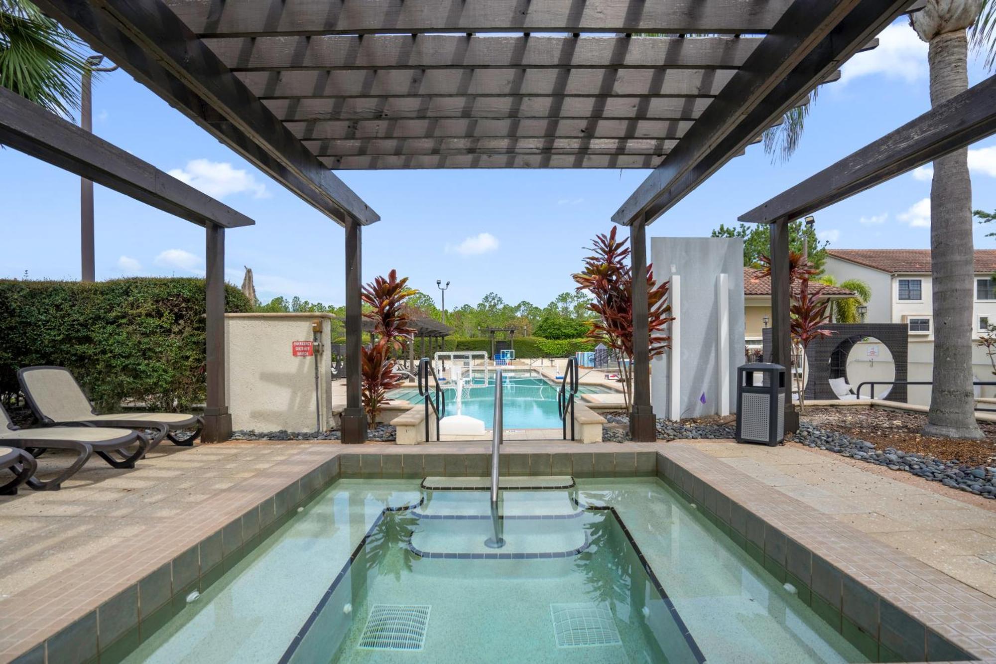 4br Family Townhouse In - With Pool, Gym, Games, & Jacuzzi Holiday home