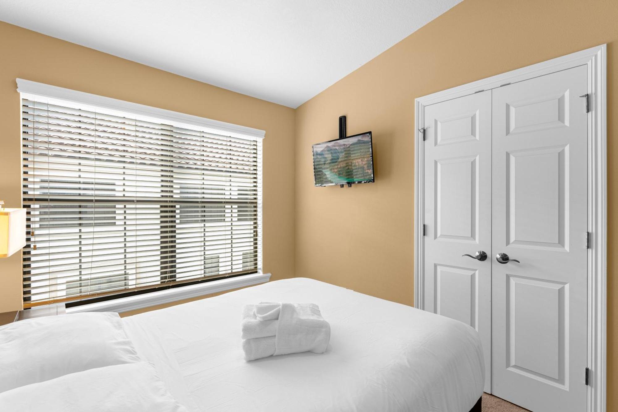 4br Family Townhouse In - With Pool, Gym, Games, & Jacuzzi * Orlando