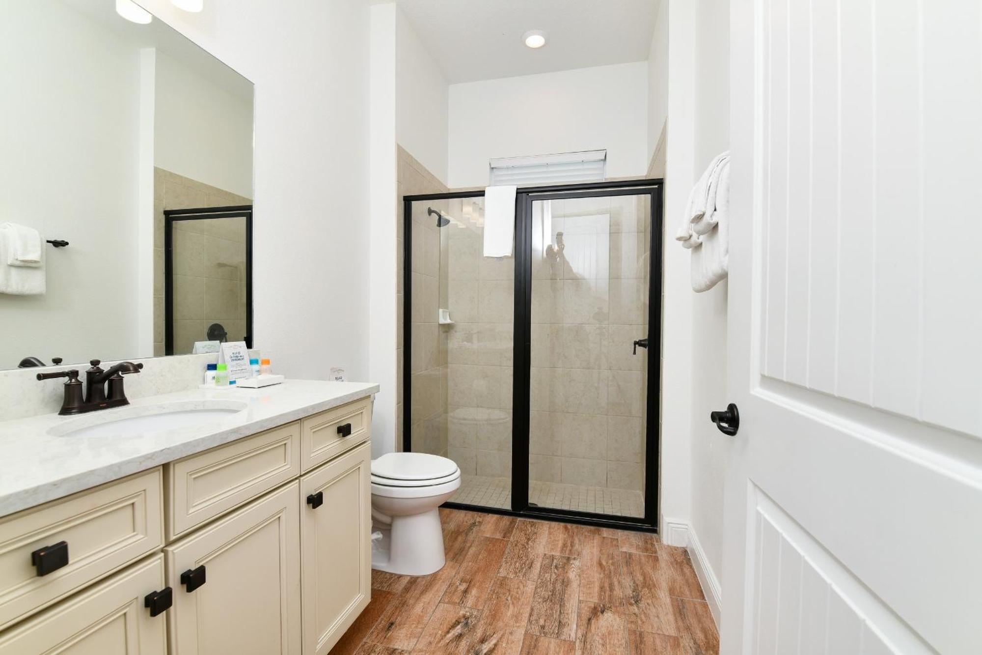 Crystal Near With Margaritaville Access - 8033ls *