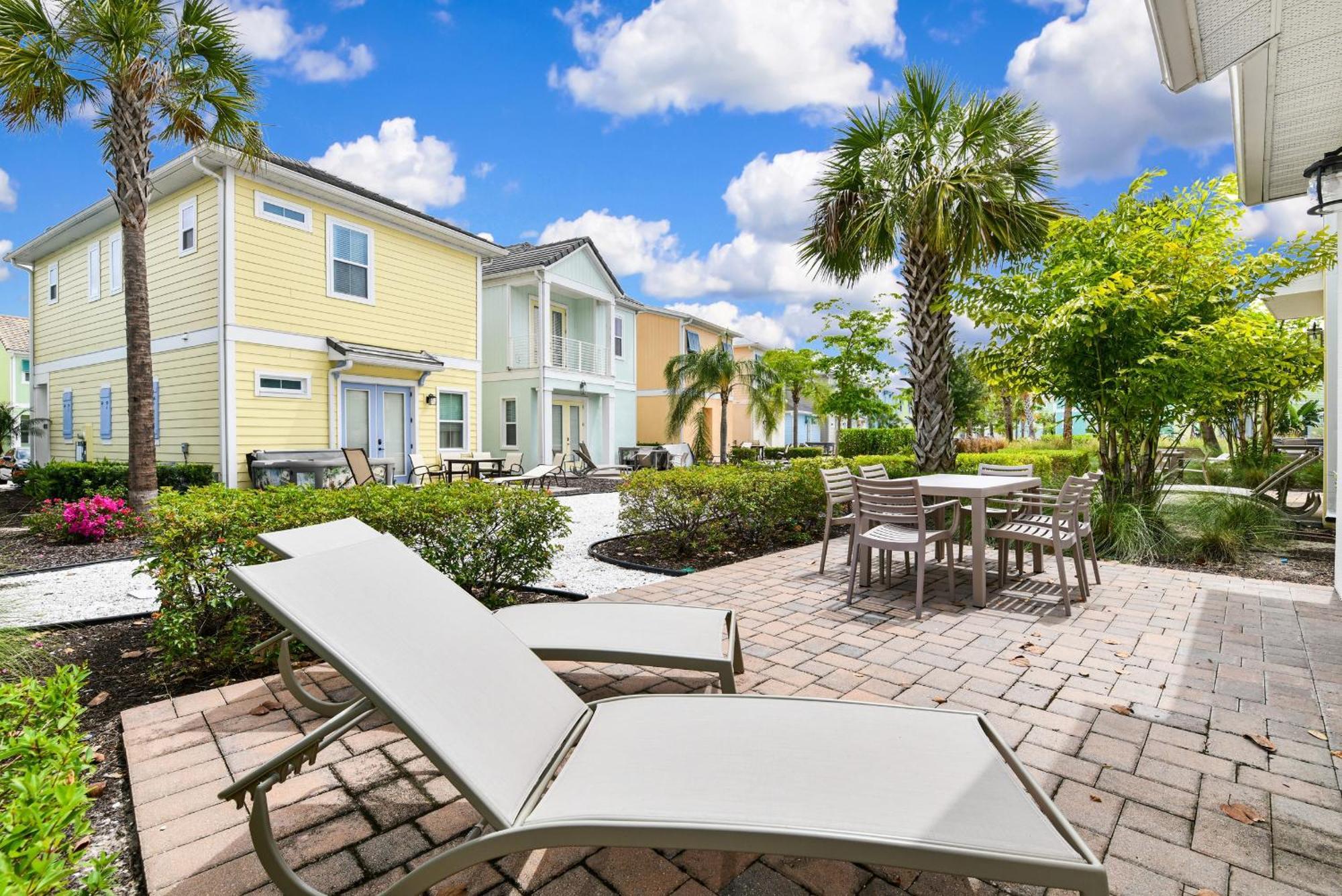 Crystal Near With Margaritaville Access - 8033ls