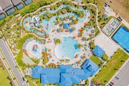 Holiday home Brand New Charming 9 Miles To Orlando