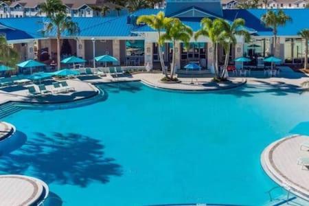 Holiday home Brand New Charming 9 Miles To Orlando