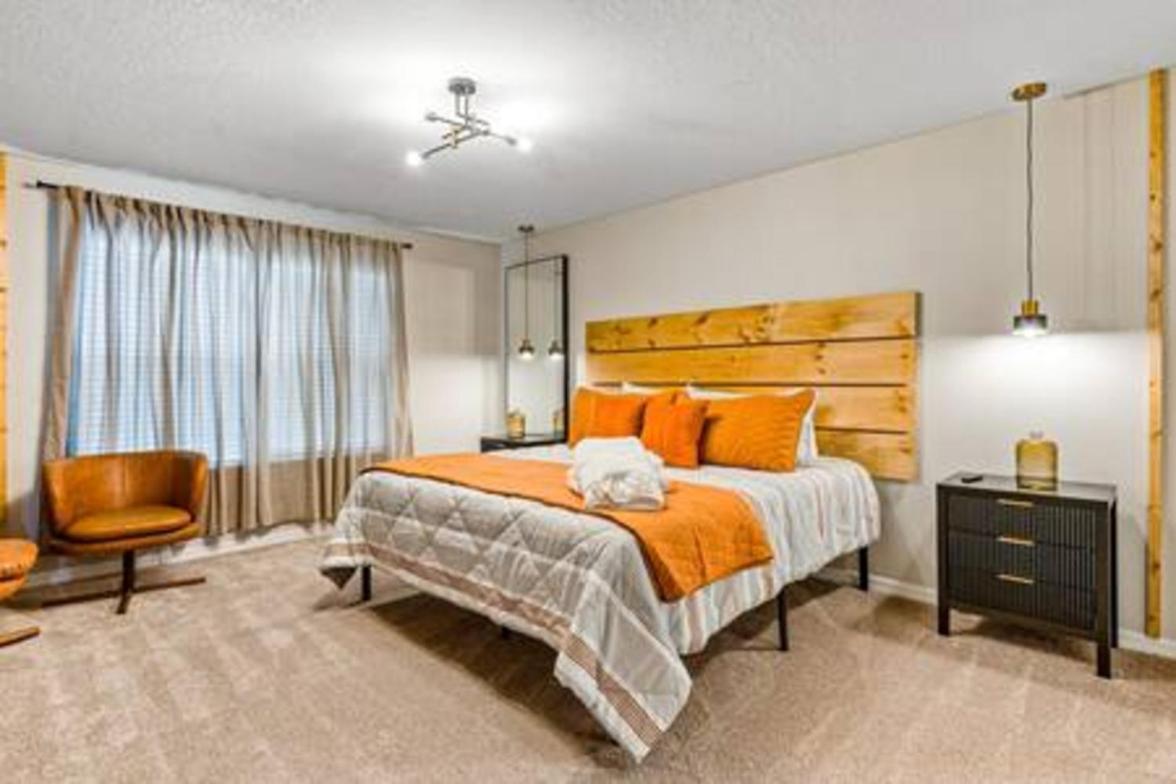Brand New Charming 9 Miles To Holiday home