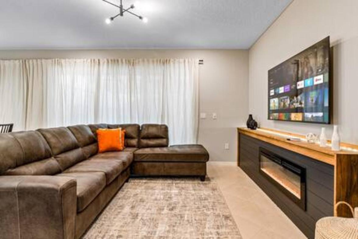 Brand New Charming 9 Miles To Holiday home