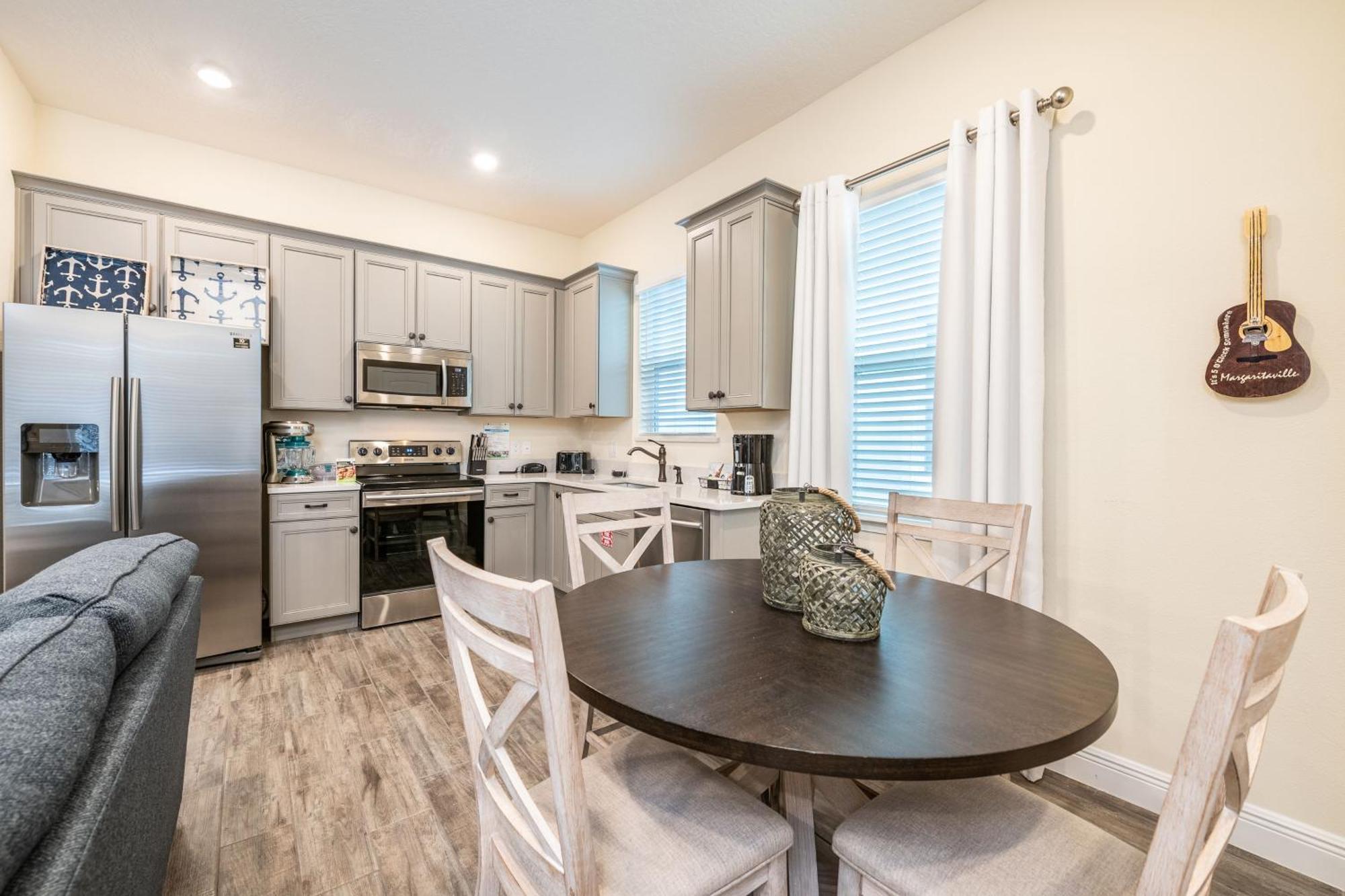 Comfy Near With Margaritaville Access - 8087kd
