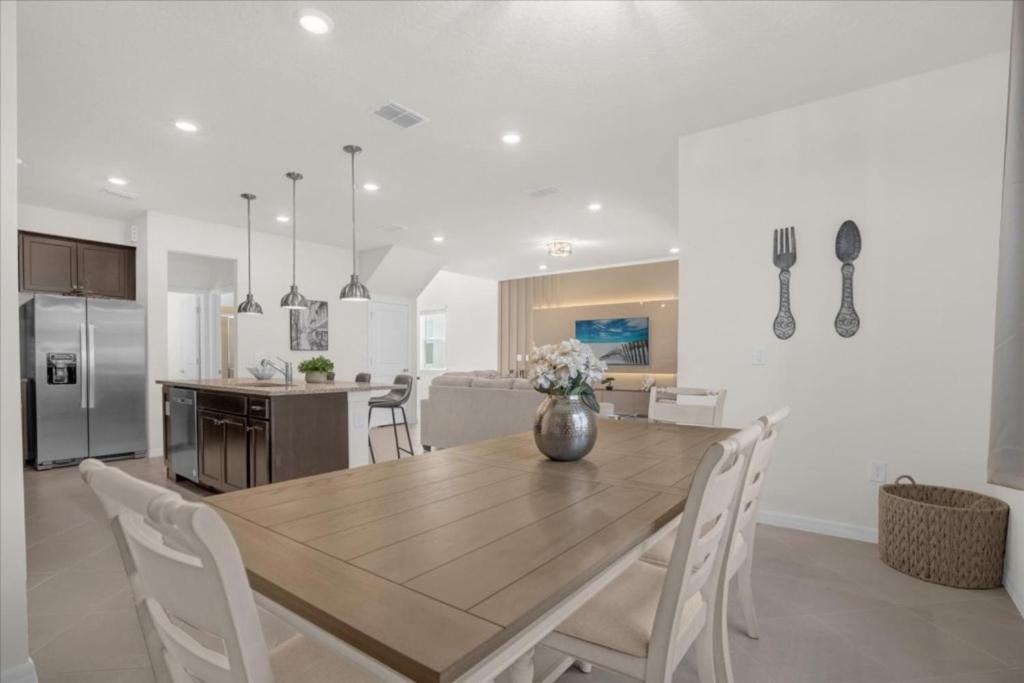 5 Bedrooms- 4 Bathrooms- Windsor Cay 1289 Er Holiday home *