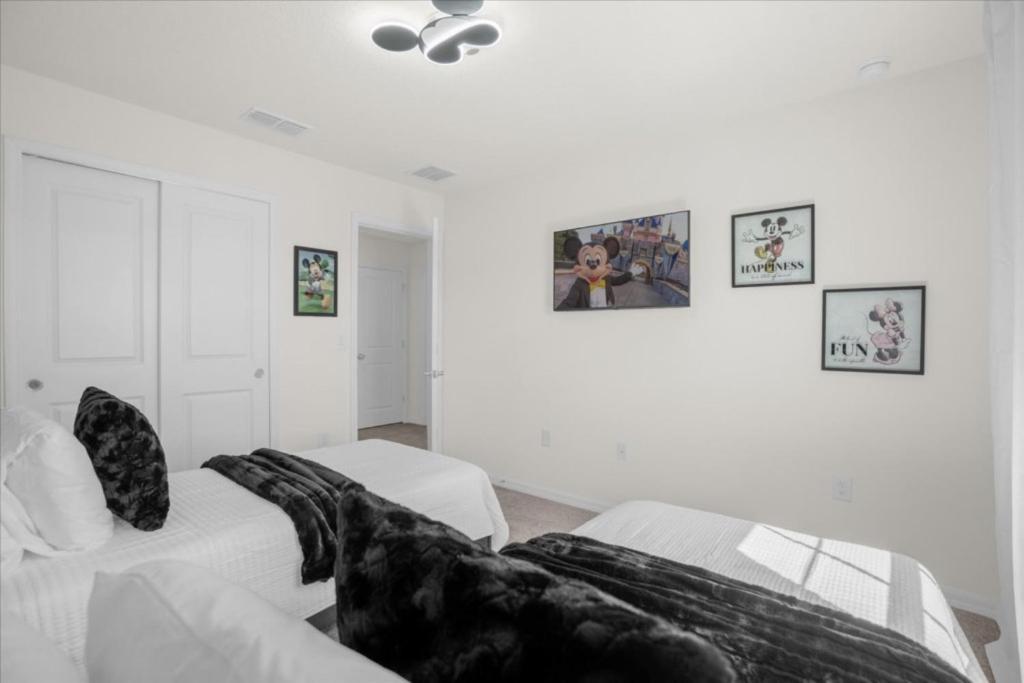 5 Bedrooms- 4 Bathrooms- Windsor Cay 1289 Er Holiday home