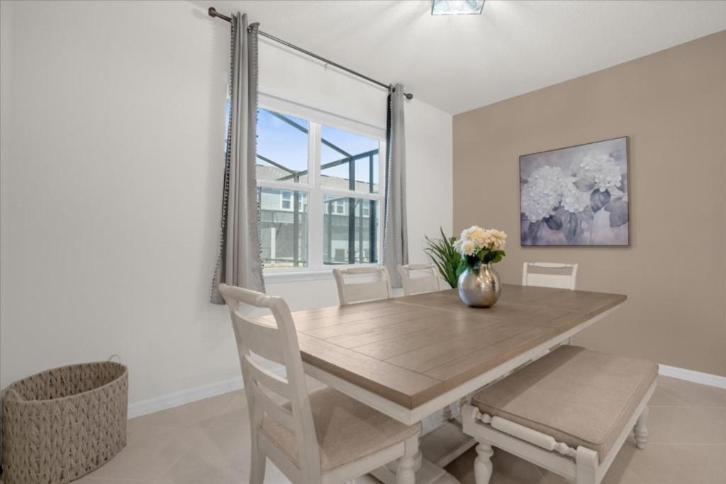 5 Bedrooms- 4 Bathrooms- Windsor Cay 1289 Er *