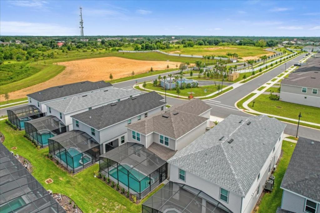 5 Bedrooms- 4 Bathrooms- Windsor Cay 1289 Er