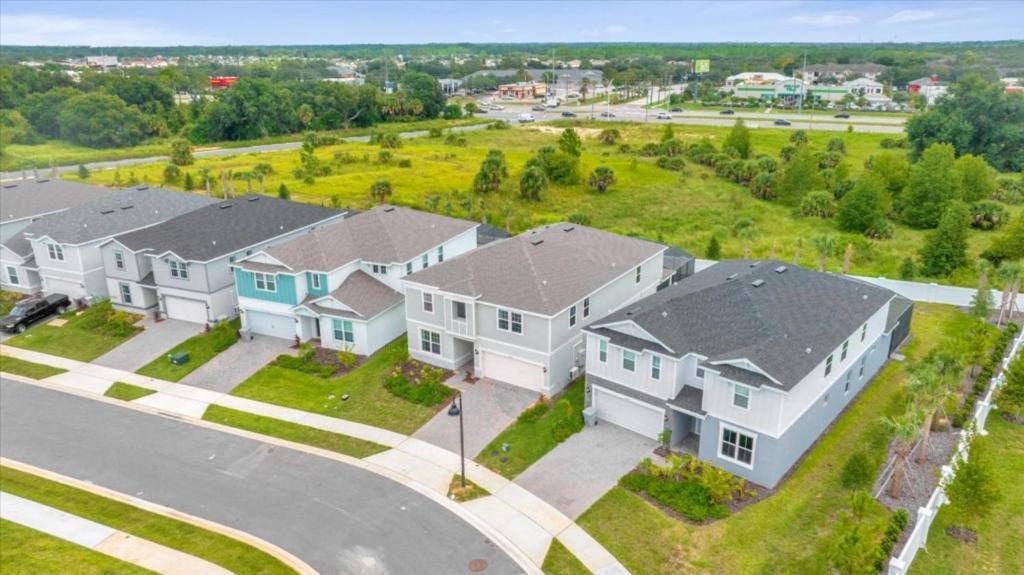 10 Bedrooms- 8 Bathrooms- Windsor Cay16299sk Holiday home *