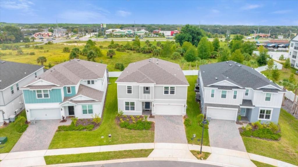 10 Bedrooms- 8 Bathrooms- Windsor Cay16299sk Holiday home *