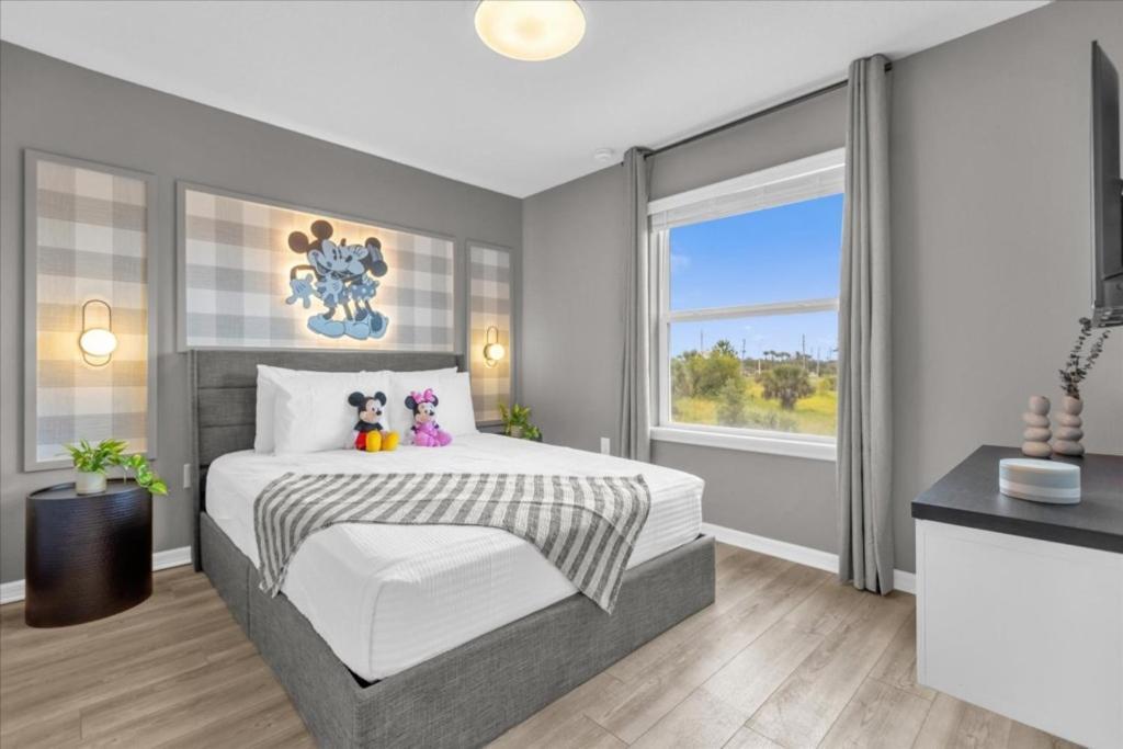 10 Bedrooms- 8 Bathrooms- Windsor Cay16299sk Holiday home