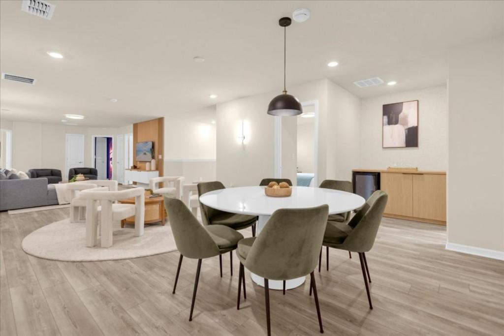 Holiday home 10 Bedrooms- 8 Bathrooms- Windsor Cay16299sk *