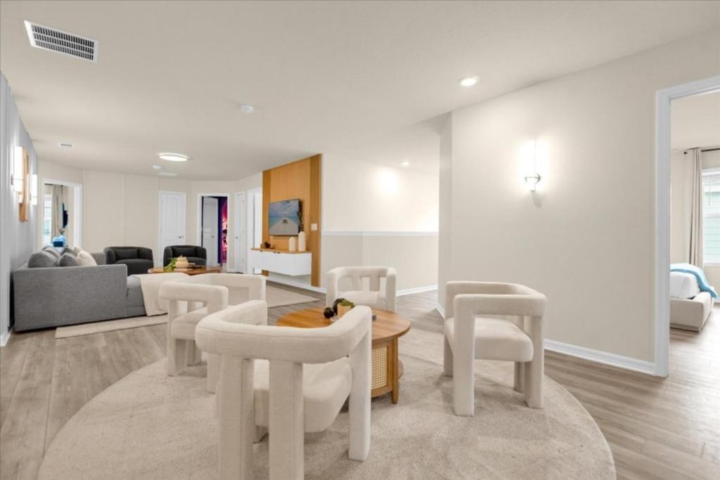 10 Bedrooms- 8 Bathrooms- Windsor Cay16299sk Holiday home Orlando